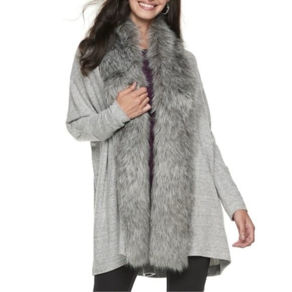 Elegant Gray Faux Fur Trim Sweater - Picture 6 of 6